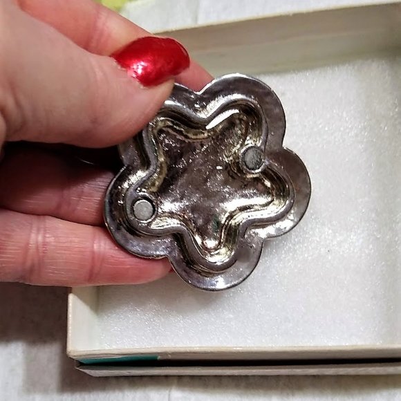 Green Cat's Eye Magnet  MUST BUNDLE - Picture 4 of 6